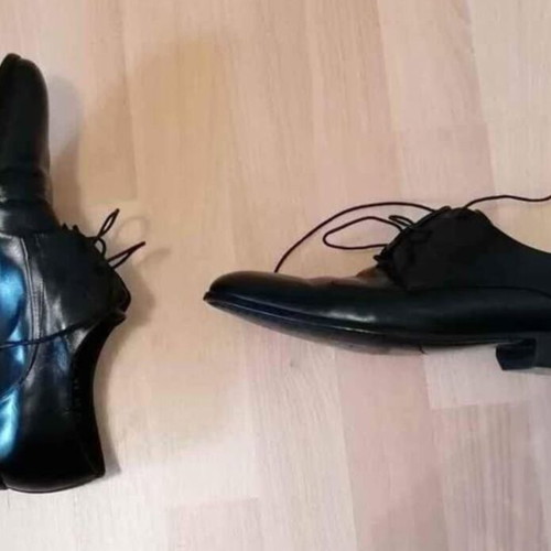 Black leather Moreski shoes like new, size 42