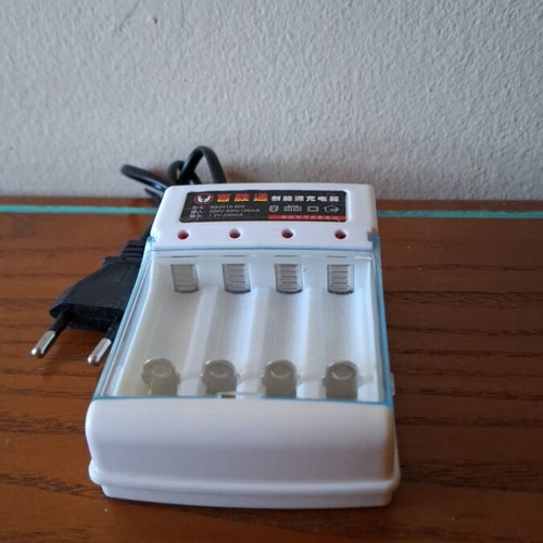 Batteries Fast Charger like new