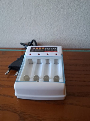 Batteries Fast Charger like new