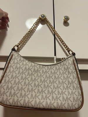 Τσαντάκι Michael Kors χειρός λευκό με χρυσή αλυσίδα σαν καινούργιο