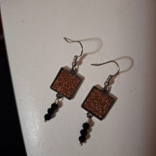 Dangling earrings like new with special detail