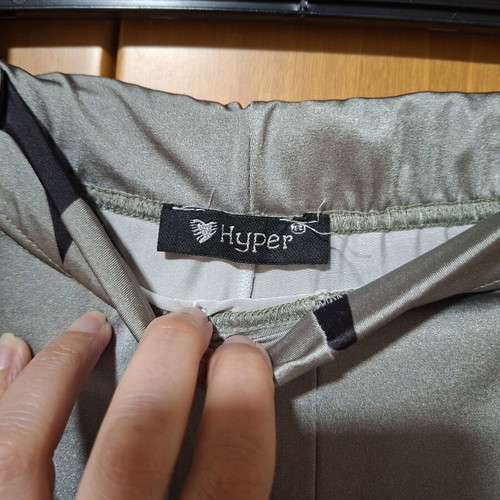 Hyper women's silver leggings with black stars, one size