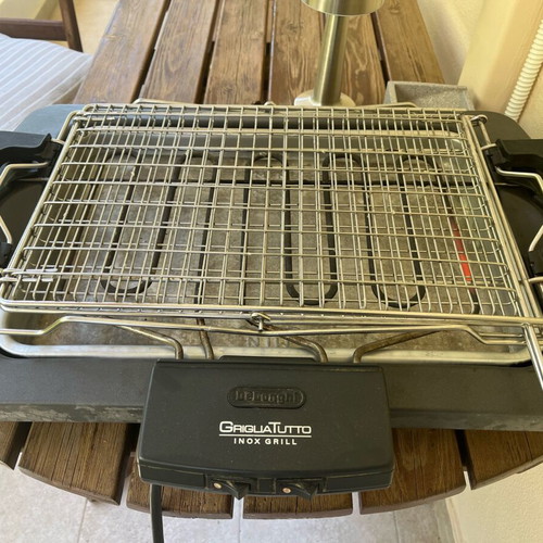 Delonghi Inox Grill with adjustable height and 41x28cm cooking surface