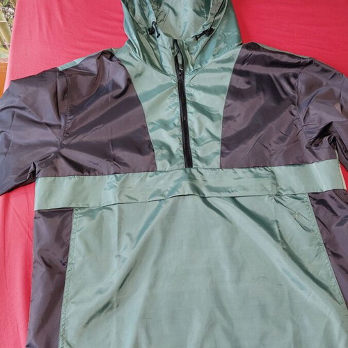 Energy waterproof jacket size Medium like new, black and green