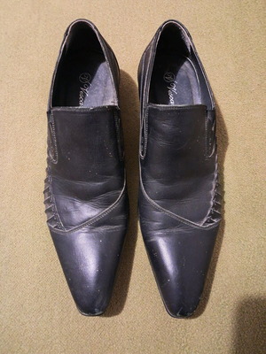 Leather men's shoes used size 43 black slip-on loafers