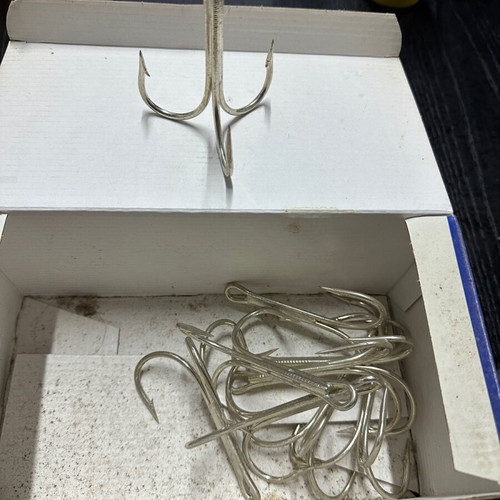 Salaggies and fishing hooks new, sizes 1100/8tin and 1100/7tin