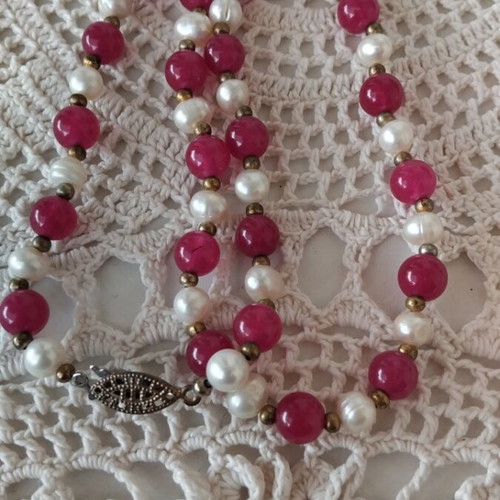 Necklace with white natural pearl and pink nephrite like new