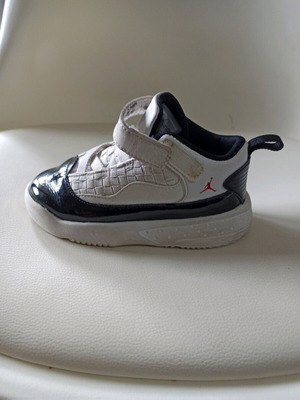 Nike Jordan παπούτσια σαν καινούργια, νούμερο 26, άσπρα