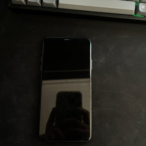iPhone 11 Pro Max used, 100% battery health, 64GB, black, with 4 cases