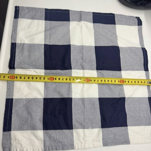 Set of 4 checkered fabric napkins 40x40 like new