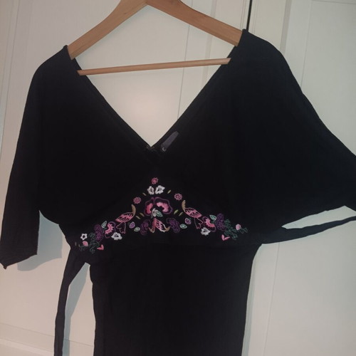 Stradivarius black short-sleeve blouse like new with embroidery