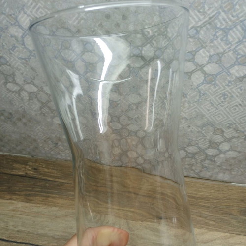 Modern glass vase like new with unique middle cut