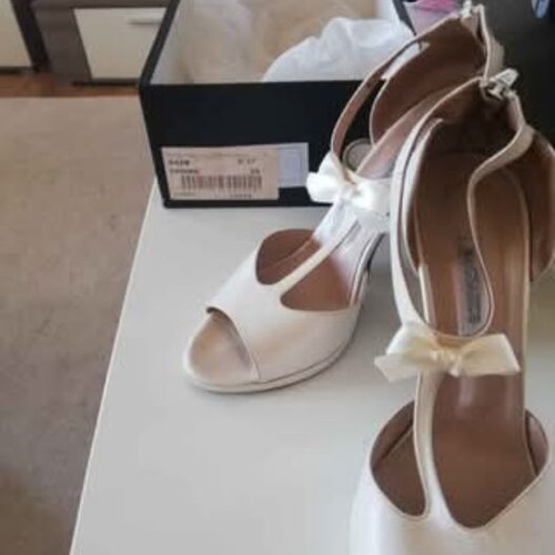 Sagiakos shoes size 39 white leather pumps like new