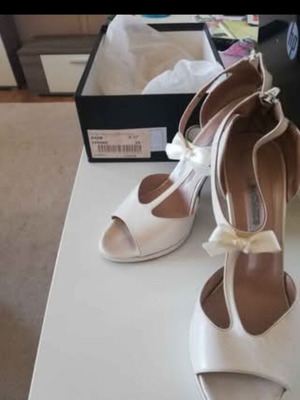 Sagiakos shoes size 39 white leather pumps like new