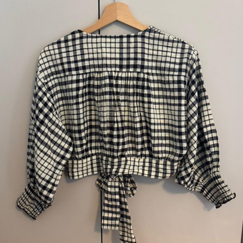 Zara set new, black and white