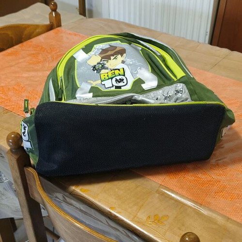 Vintage Ben 10 school backpack like new, elementary