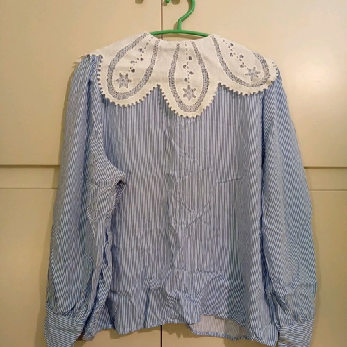 Sfera shirt with impressive large white collar like new, M/L