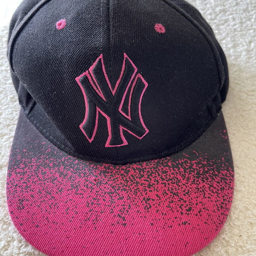 Jockey hat like new, black and pink