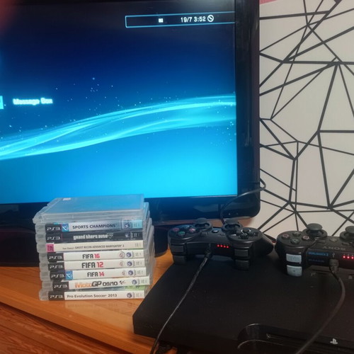 PlayStation 3 Slim 150GB like new with 2 controllers and 9 games