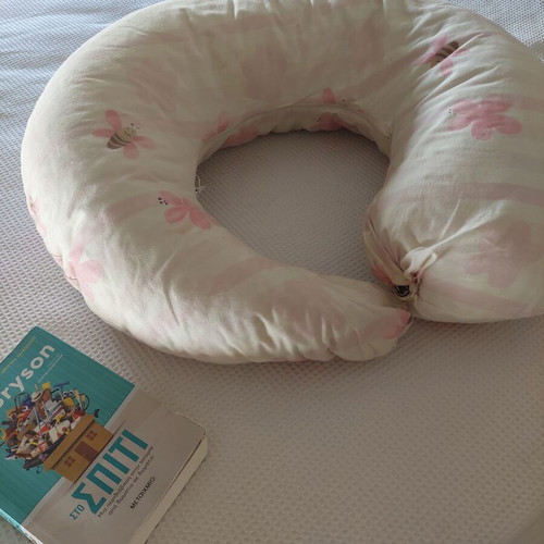 Nursing and Pregnancy Pillow like new with practical clip