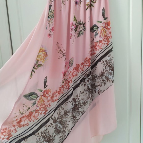 Long skirt used with floral pattern and elastic waistband
