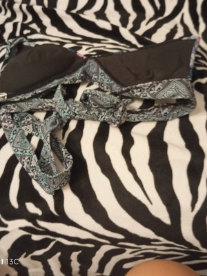 Bikini top like new, size M, black
