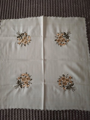 Tablecloth with embroidery 70×70 cm new