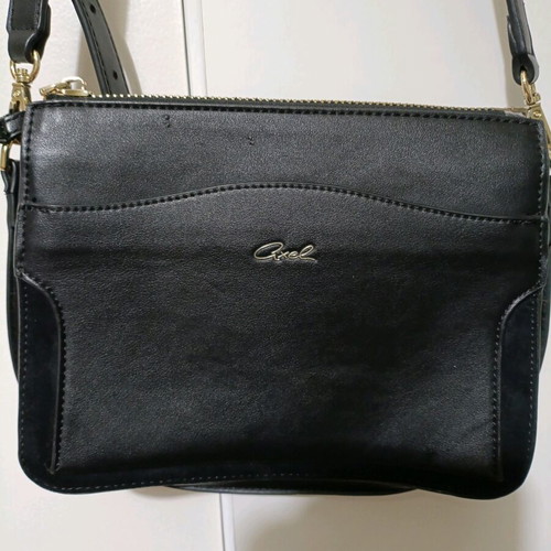 Axel shoulder bag black like new