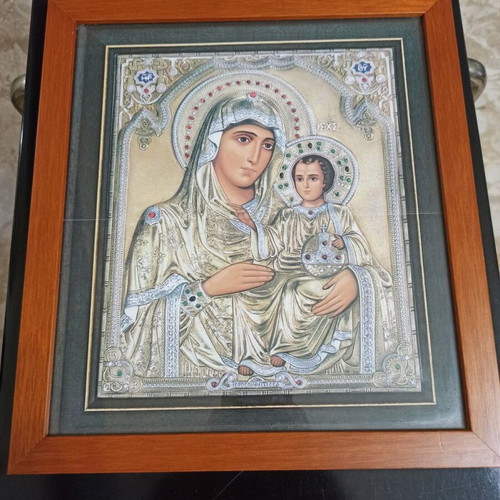 Framed Virgin Mary artwork like new, elegant