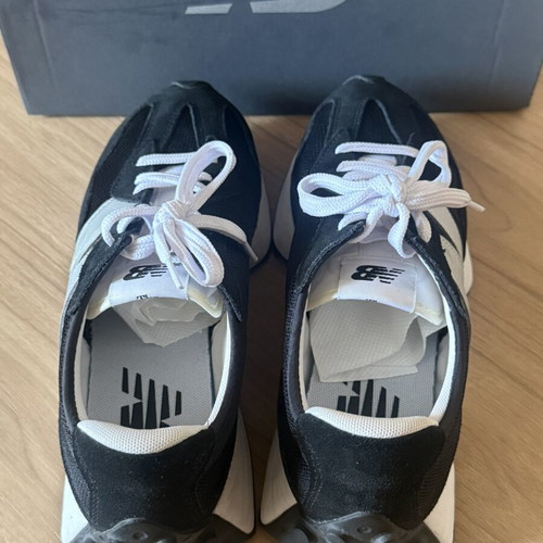 New Balance 327 ανδρικά sneakers σαν καινούρια, μαύρο και λευκό, νούμερο 42,5