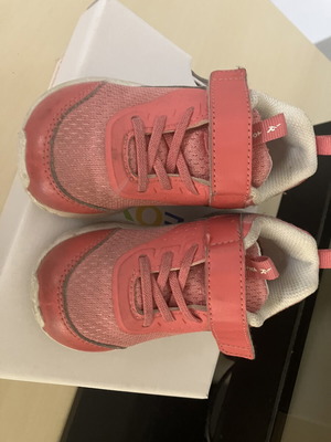 Reebok Athletic Shoes Size 21 Used, Pink