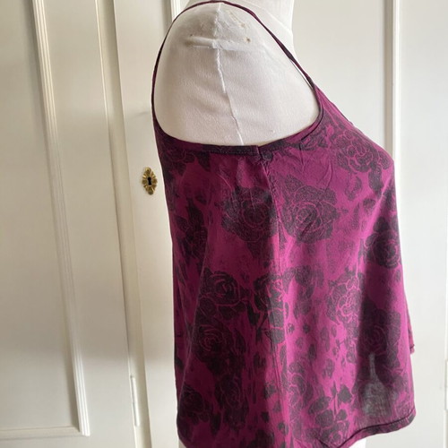H&M Divided Red Rose Button Up Tank Top size XS like new, purple