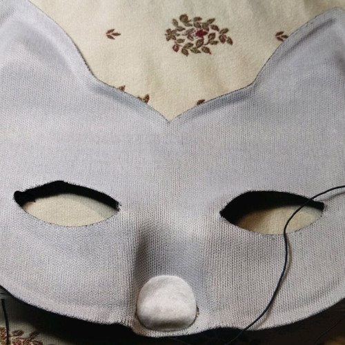 Cat carnival mask like new with pearl and golden hearts