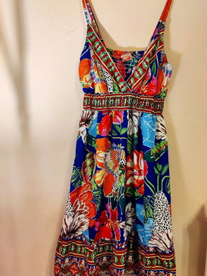 Floral dress one size new with straps in A-line