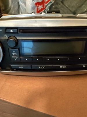 Toyota Yaris XP13 Radio CD with USB port like new, model 86120-0D640