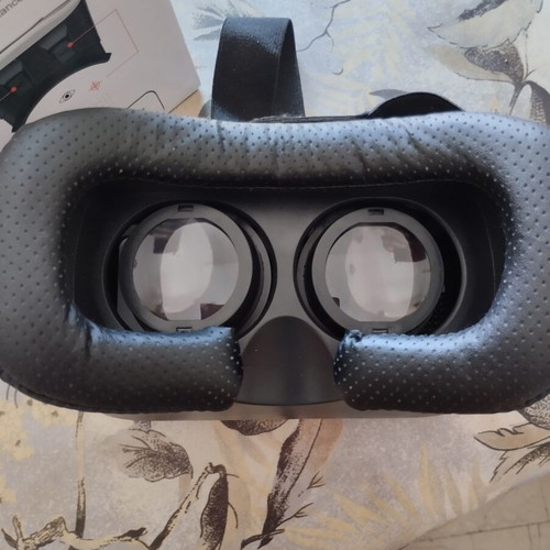 VR Box virtual reality glasses like new