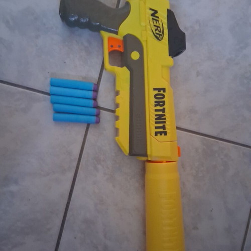 Nerf Fortnite blaster with 5 darts