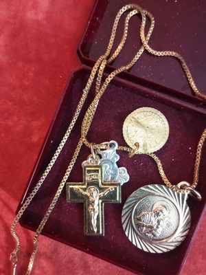Necklace with vintage amulets used, gold-plated metal
