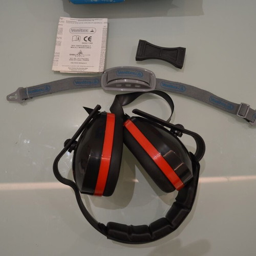 Venitex Imola 2 SNR30 Hearing Protectors and Work Gloves