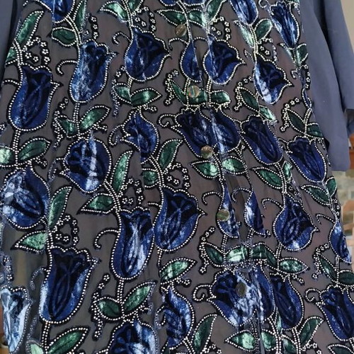 Jhuangariong women's elegant shirt N58 like new with embroidery and velvet