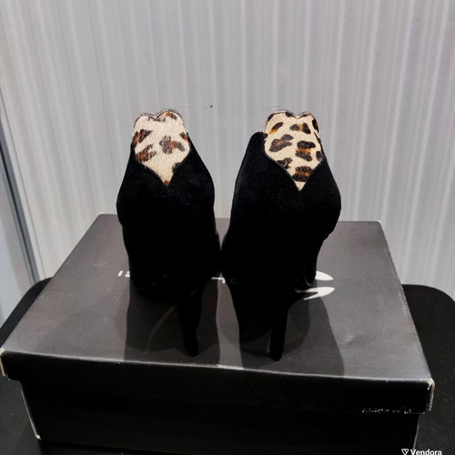 Mourtzi suede black pumps size 38 like new