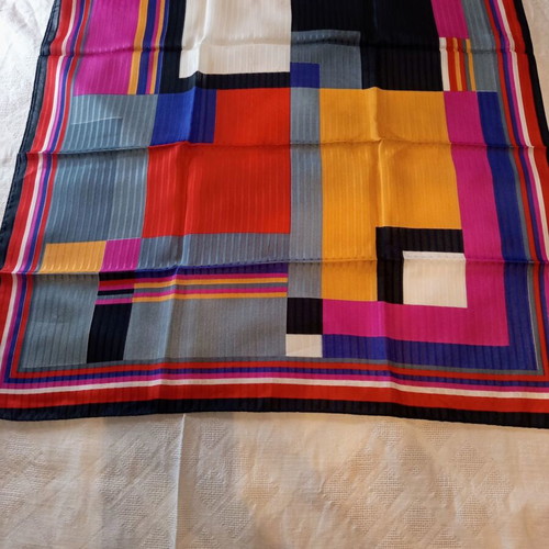 Set of 3 vintage women's scarves like new, multicolored