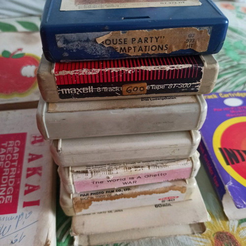 8 track cassettes used, pack of 6 with laika, classical and rock music