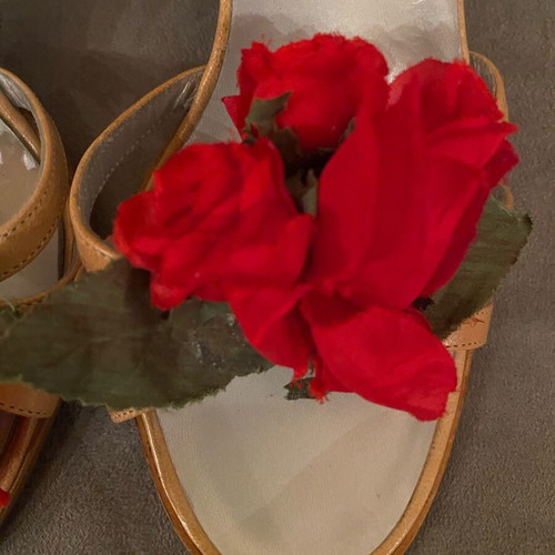 Dolce & Gabbana sandals with roses like new, beige