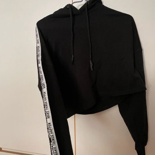 Pull & Bear crop top sweatshirt like new, black and white