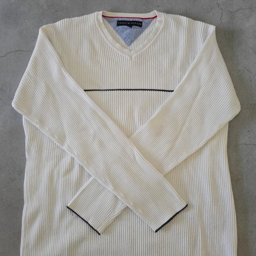 Vintage Tommy Hilfiger V-neck ribbed knit sweater like new, off-white