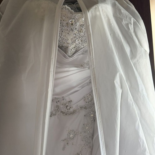 Wedding dress with Swarovski stones like new, size S, white