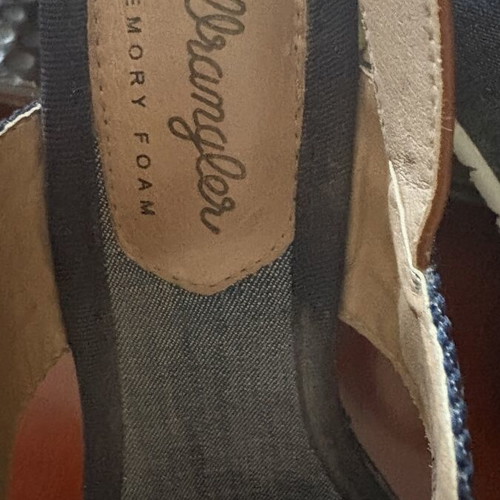 Wrangler platform sandals size 38 like new, blue memory foam