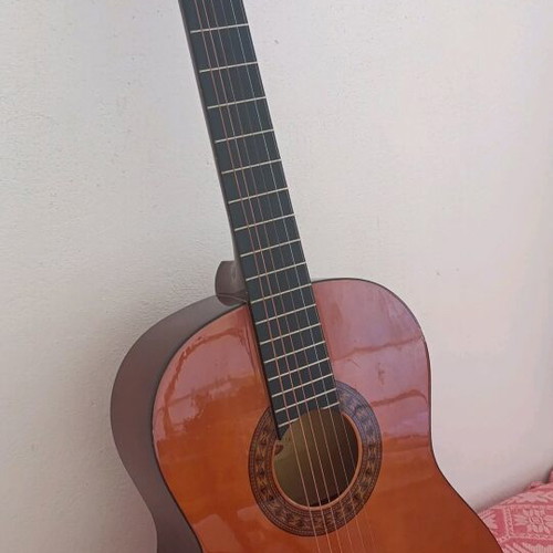 Classical guitar used with electroacoustic strings in very good condition