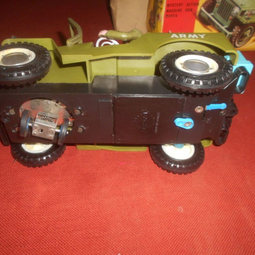 Lyra Army Jeep battery-operated military vehicle 1960-1970, like new
